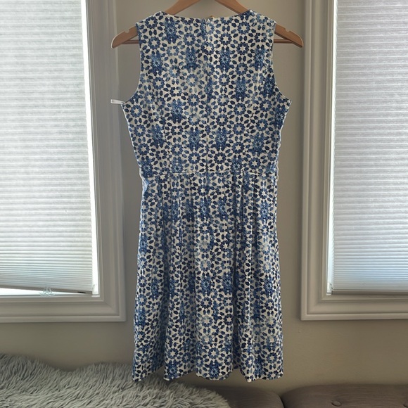 Calvin Klein A-Line Blue/White floral sleeveless dress, 98% cotton, 2% spandex - Picture 6 of 9